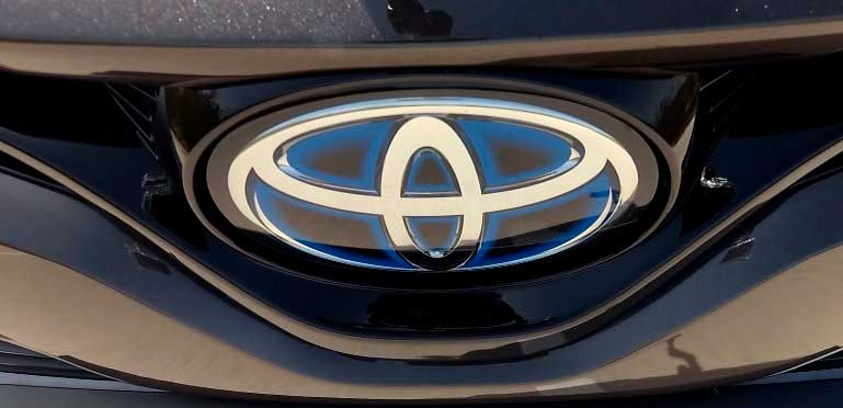 Toyota CAMRY Hybrid 2019: лучший автомобиль в своем классе