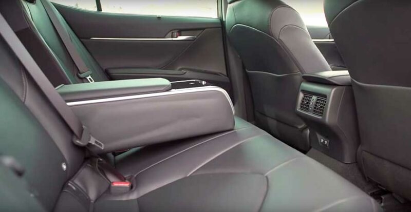 Toyota CAMRY Hybrid 2019: лучший автомобиль в своем классе
