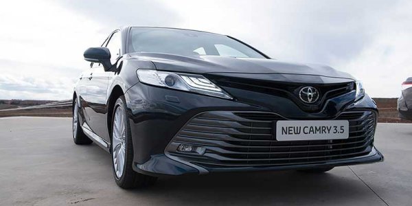 Toyota Camry VIII XV70 2018 - эффектный и безопасный автомобиль для работы или семьи