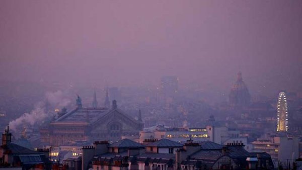 В целях борьбы с загрязнением воздуха Париж вводит цветовую маркировку автомобилей