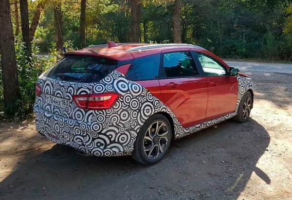 В Сети появились шпионские фотографии «заряженного» универсала LADA Vesta