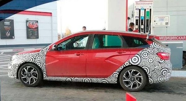 В Сети появились шпионские фотографии «заряженного» универсала LADA Vesta