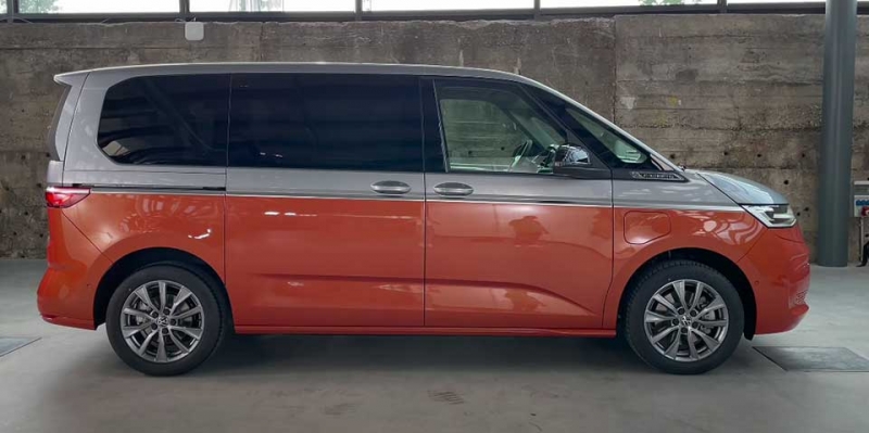 Volkswagen Multivan T7 2022 - минивэн именитого бренда нового поколения