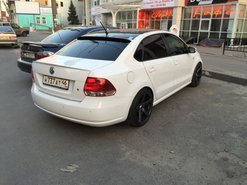 Стекло заднее на Volkswagen Polo