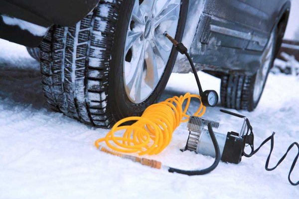 Застрял автомобиль зимой в снегу, кто виноват, и что делать?